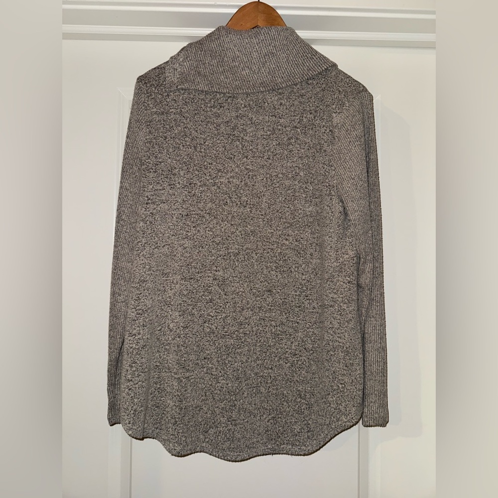 Fortune + Ivy Gray Sweater with Button Detail Women’s Size Large - Picture 6 of 6